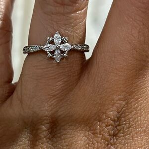 Pretty silver tone ring. Size 7.